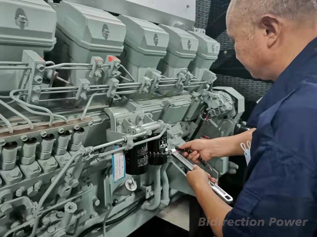 Bidirection Power забезпечив технічне обслуговування та обслуговування генератора Mitsubishi з 12-циліндровим V-подібним двигуном нашого клієнта. Правильне технічне обслуговування дизельного генератора є ключем до того, щоб ваше обладнання працювало протягом багатьох років.